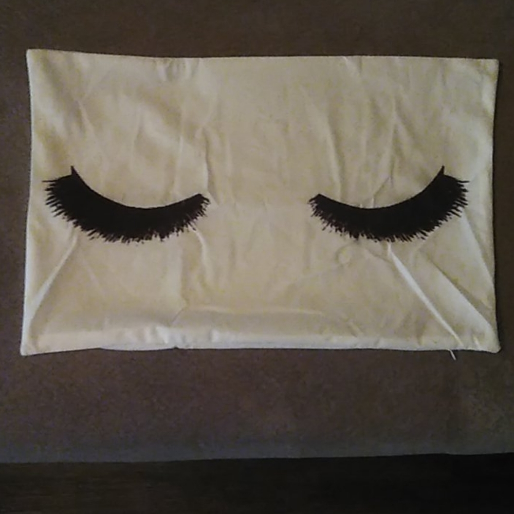 2 for💲15 12x18 lashes pillow covers